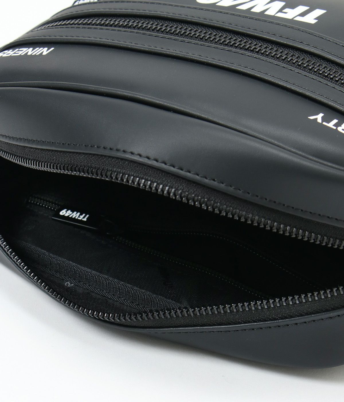 LEATHER SHOULDER BAG | TFW49（ティーエフダブリュー）Official