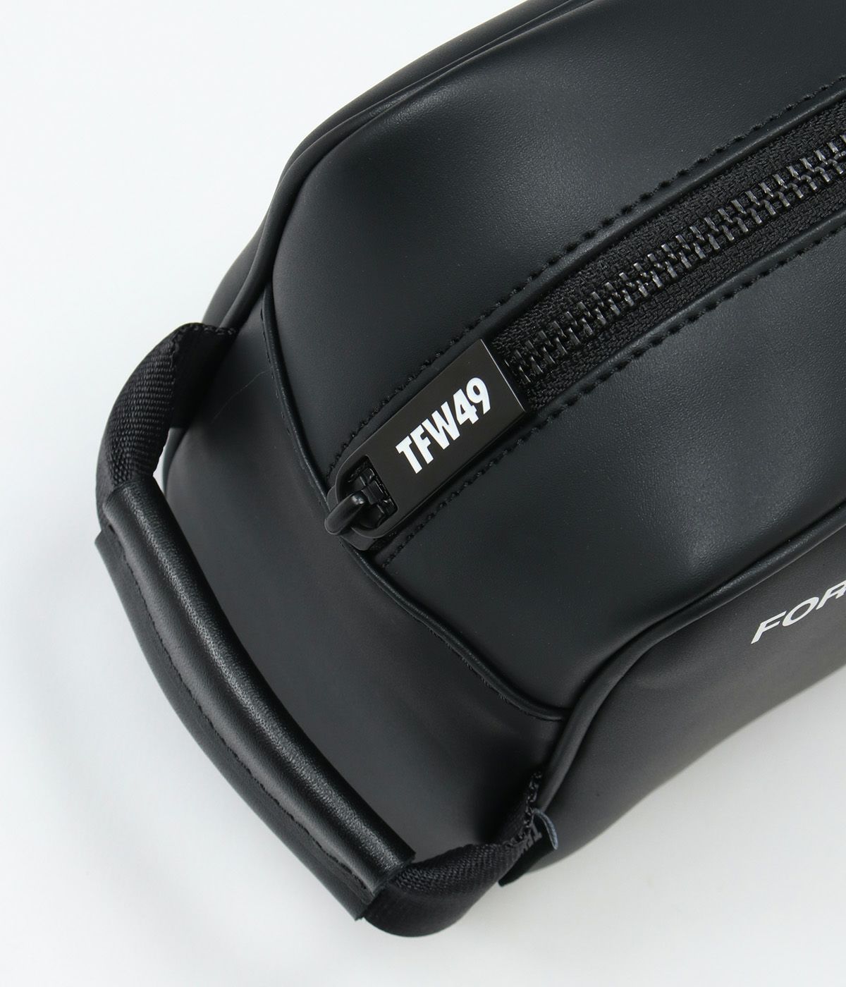 LEATHER MIDIUM POUCH | TFW49（ティーエフダブリュー）Official