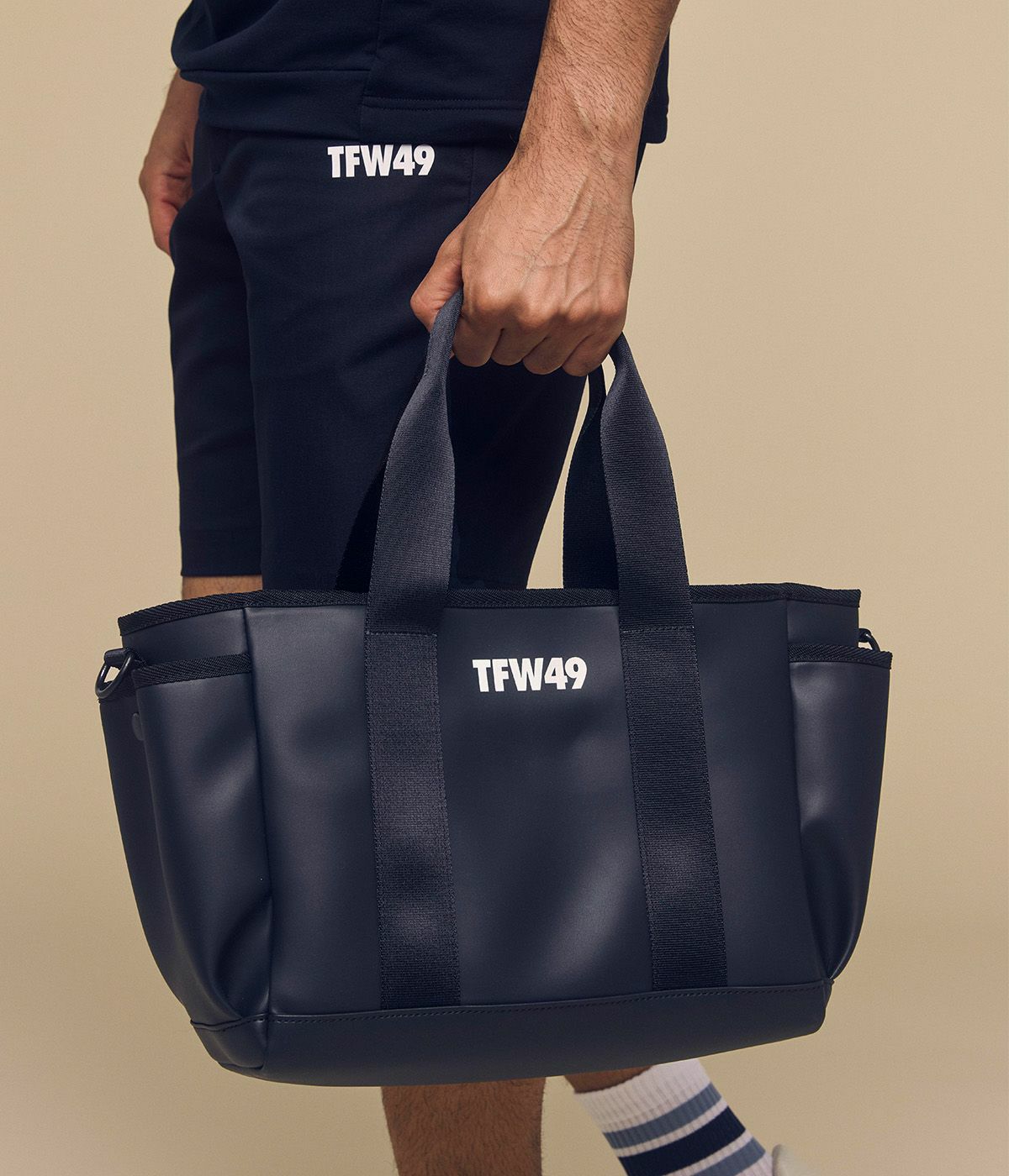 新品未使用　TFW49 LEATHER ROUND BAG LEATHER ROUND BAG | TFW49（ティーエフダブリュー）Official EC
