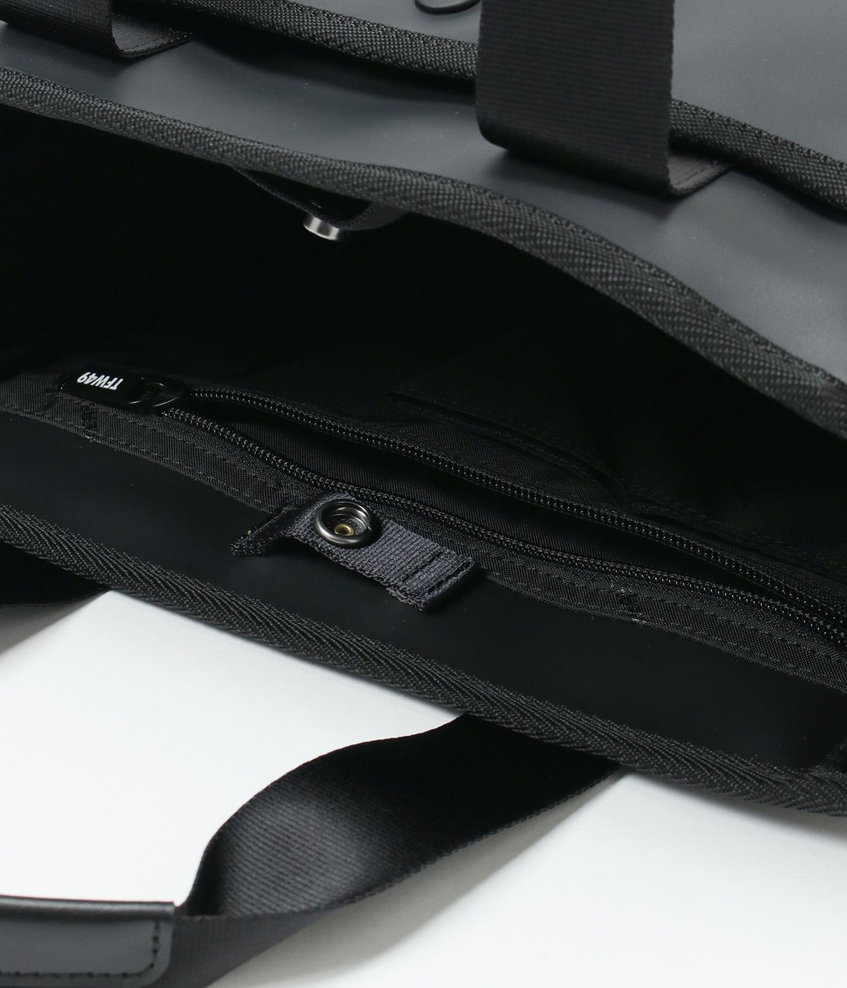 LEATHER ROUND BAG | TFW49（ティーエフダブリュー）Official EC