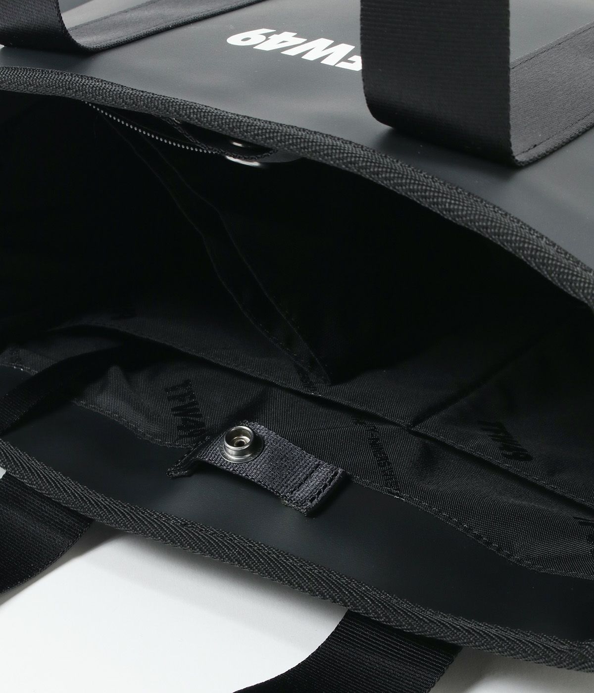 LEATHER ROUND BAG | TFW49（ティーエフダブリュー）Official EC