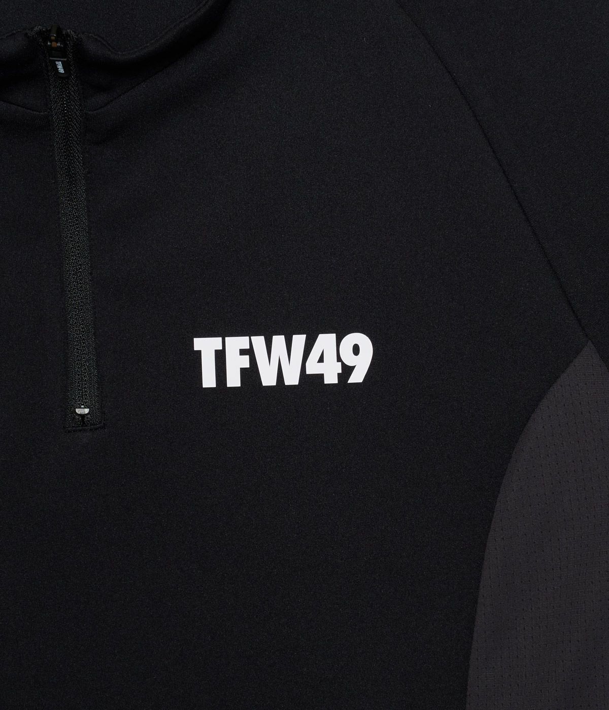 MOCK NECK HALF ZIP | TFW49（ティーエフダブリュー）Official EC Store